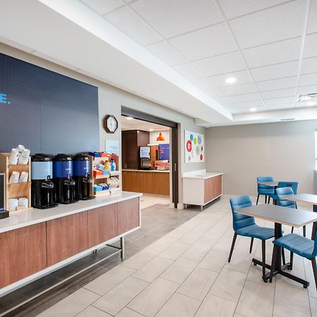 Holiday Inn Express Hastings By Ihg Bagian luar foto