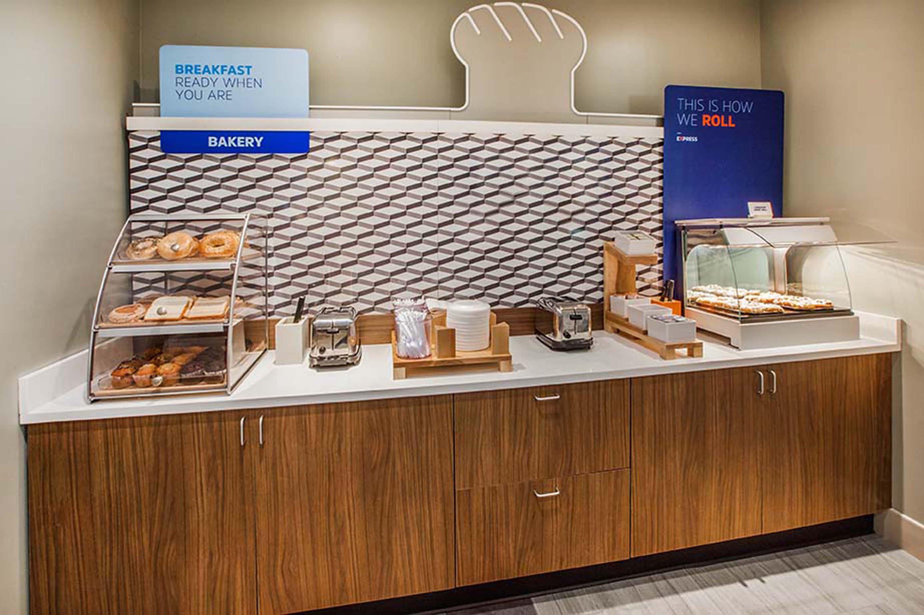 Holiday Inn Express Hastings By Ihg Bagian luar foto
