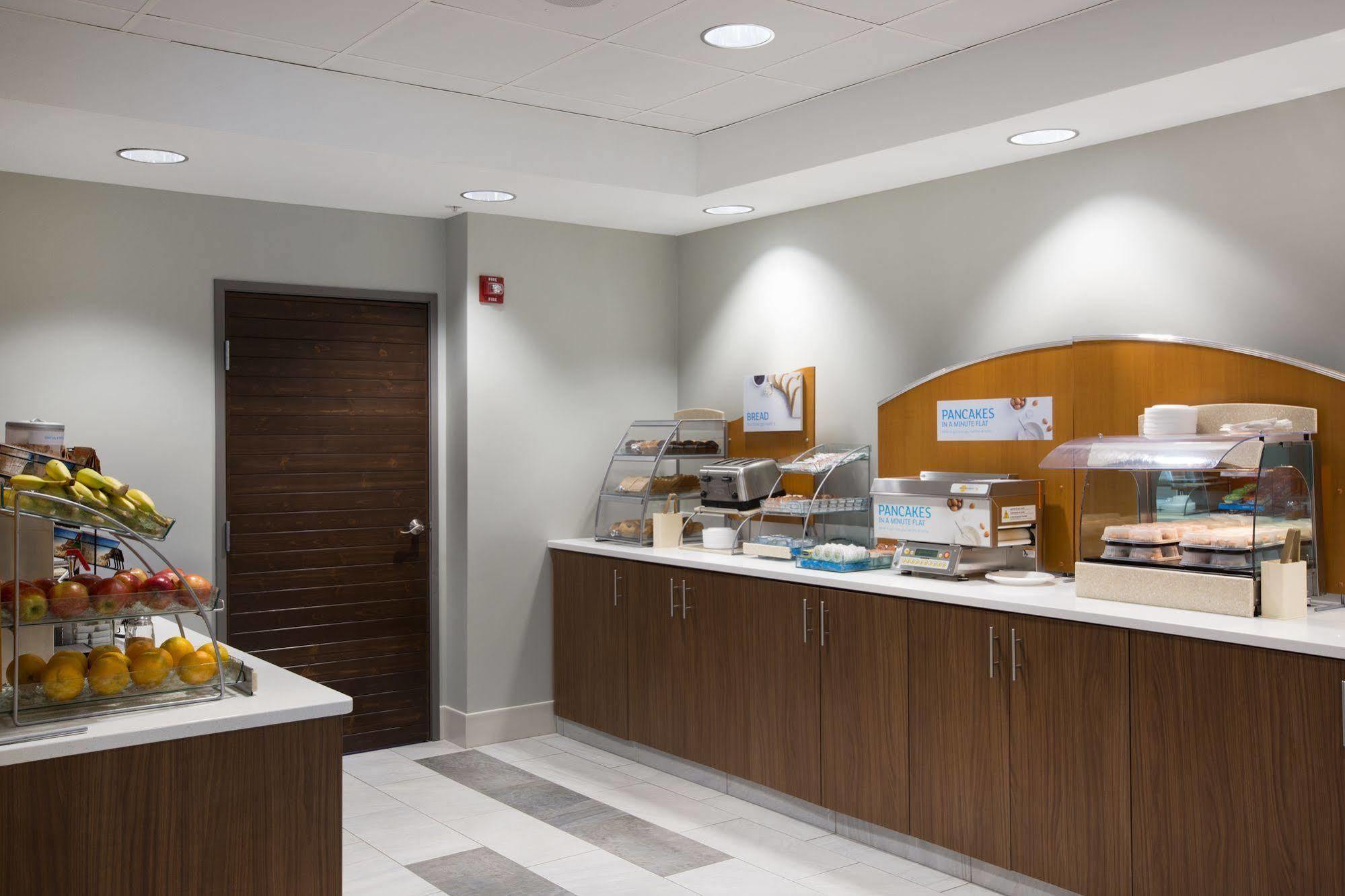 Holiday Inn Express Hastings By Ihg Bagian luar foto