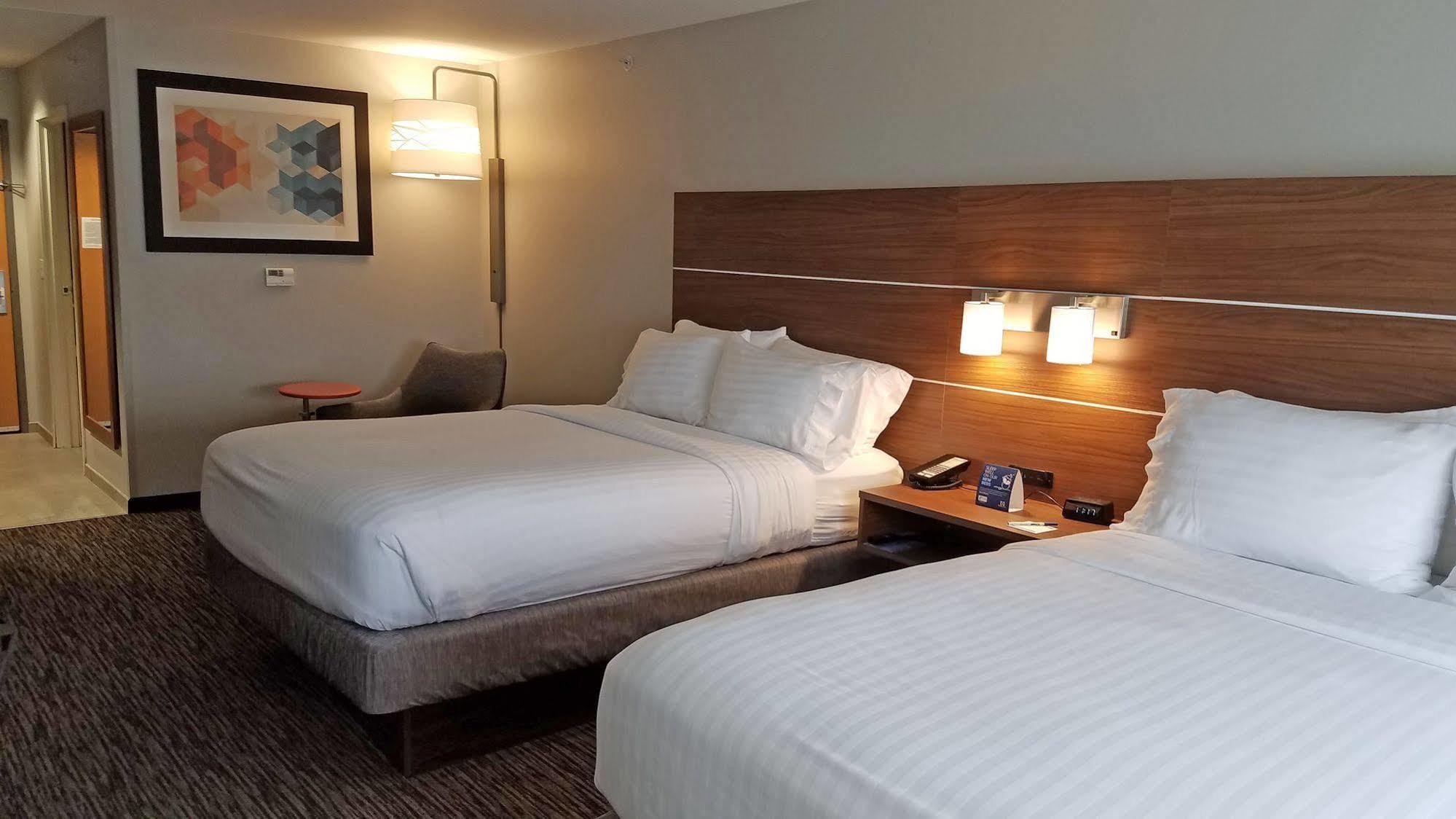 Holiday Inn Express Hastings By Ihg Bagian luar foto