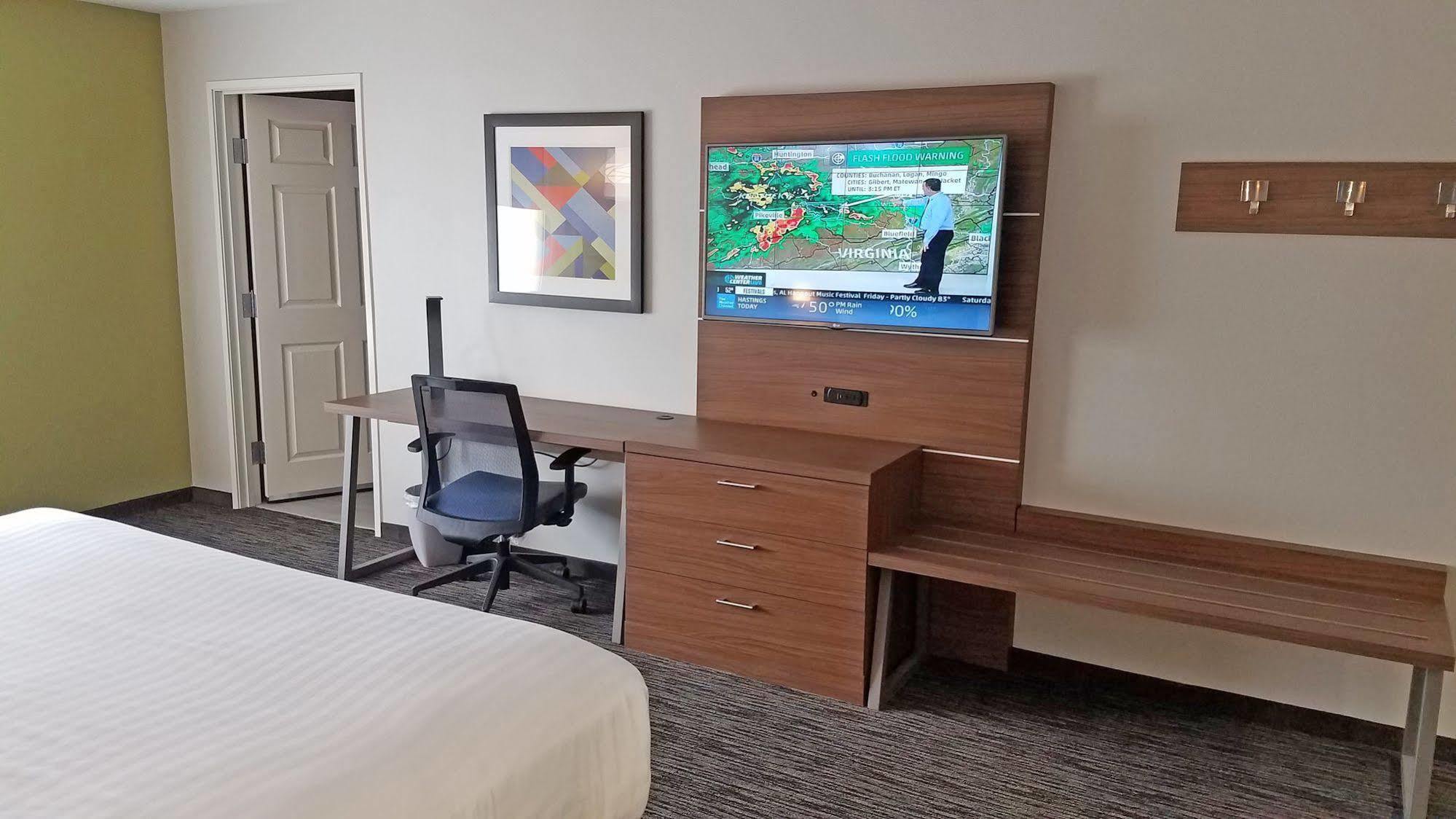 Holiday Inn Express Hastings By Ihg Bagian luar foto