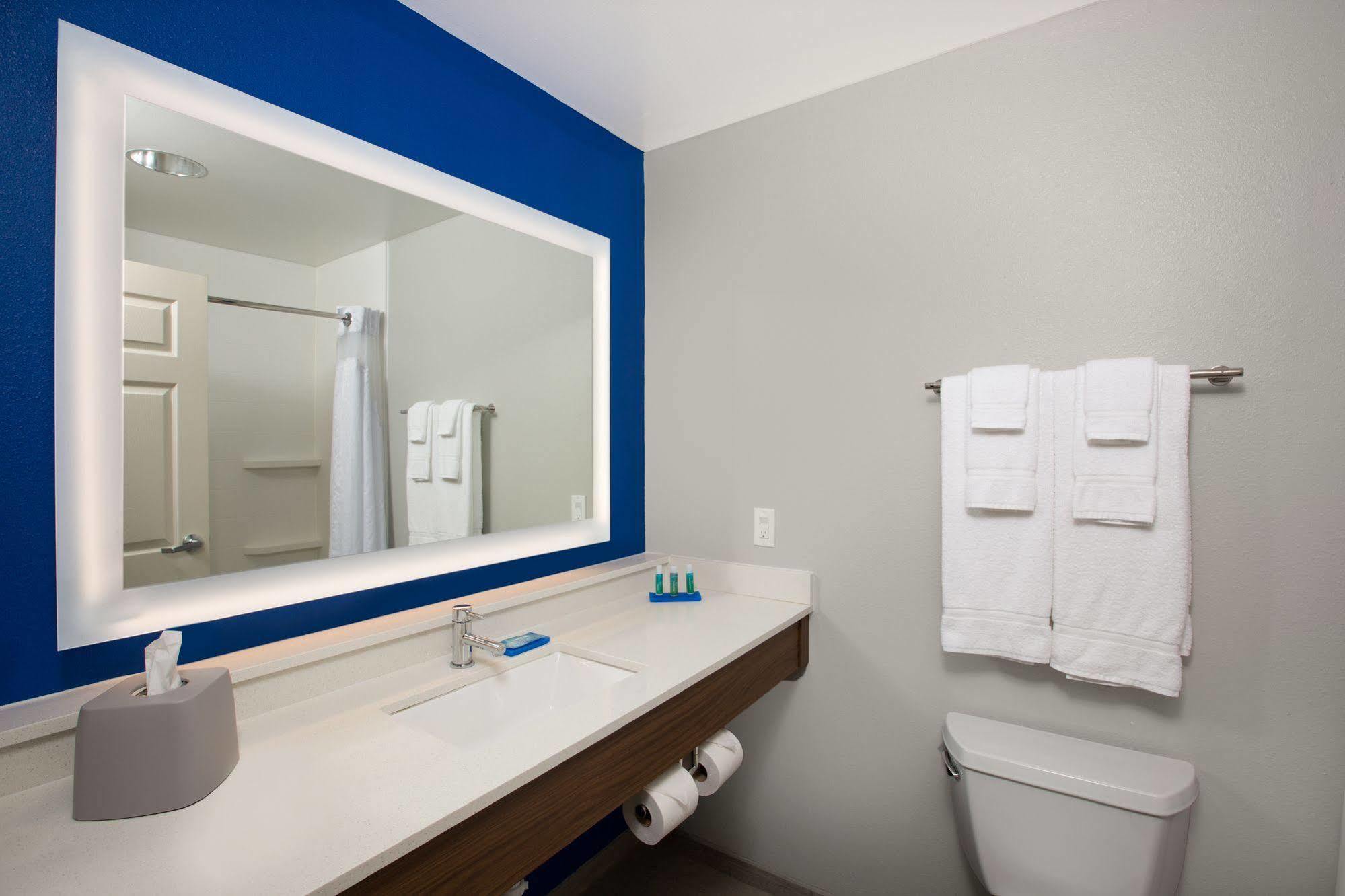 Holiday Inn Express Hastings By Ihg Bagian luar foto