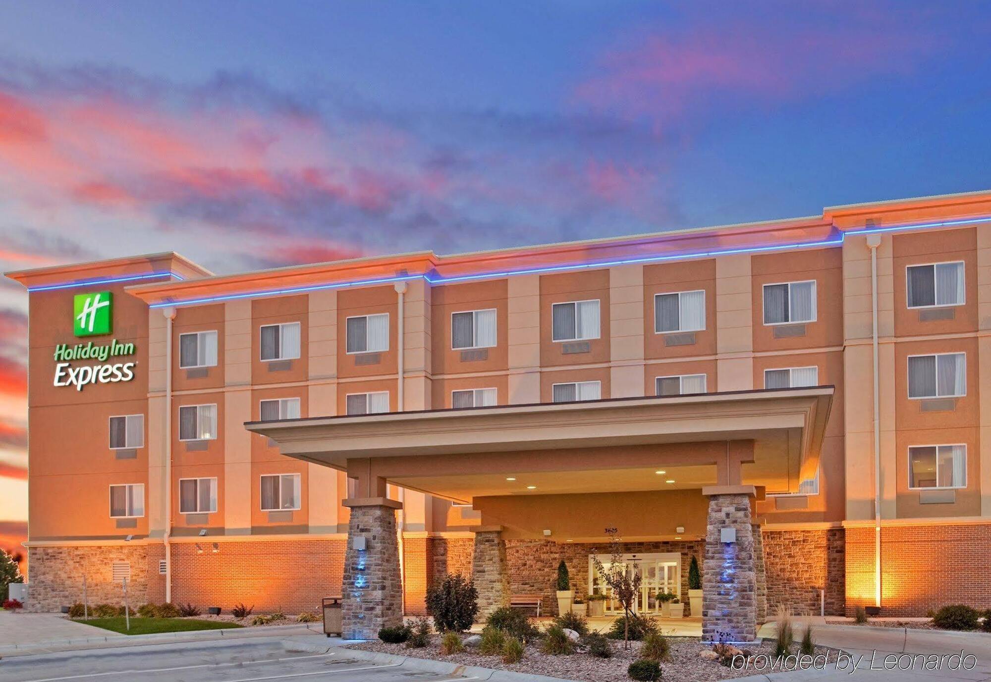 Holiday Inn Express Hastings By Ihg Bagian luar foto
